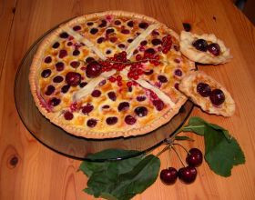 Tarte-gourmande-aux-cerises-et-groseille-par-Kiky67