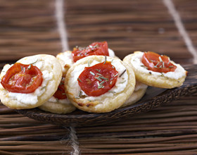 Tartelettes-au-chevre-frais-et-tomates-cerise