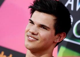 Taylor Lautner à croquer ! - %%sitename%%