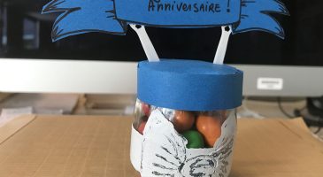 Transformer un pot de yaourt en surprise d'anniversaire