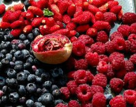 Tulipes-de-chocolat-aux-fruits-rouges-par-Ln002