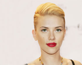 Tuto-coiffure-le-chignon-flou-a-la-Scarlett-Johansson
