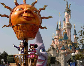 Un-joyeux-non-anniversaire-a-Disney