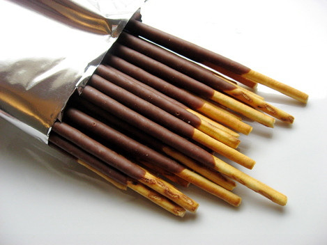 Une-buche-aux-biscuits-Mikado-Je-valide