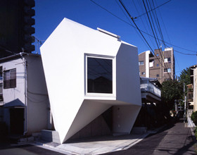 Une-maison-atypique-pres-du-centre-de-Tokyo