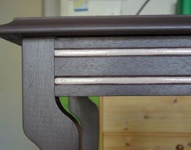 Une-nouvelle-vie-pour-une-table-de-chevet-par-Leslie26200