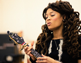 Valerie-June-Rollin-and-tumblin