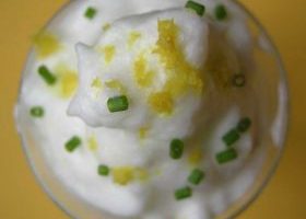 Velouté de roquette et son nuage citronné