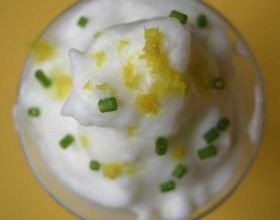 Veloute-de-riquette-et-son-nuage-citronne-par-Foodbox