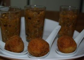 Verrines d'aubergines accompagnées de boulettes de thon - %%sitename%%