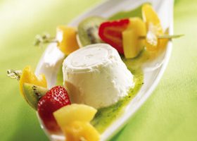 La faisselle et ses brochettes de fruits - %%sitename%%