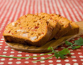 cake-crevettes-poivrons-tomates