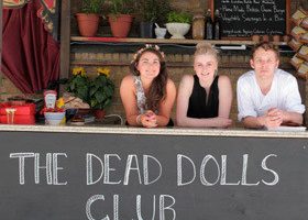 Un barbecue géant à Londres ? Direction Dead Dolls Club !