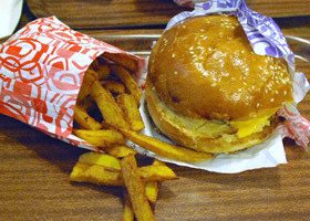 On a testé... East Side Burgers, le fast-food végétarien de Paris !