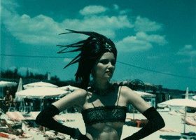 Le photographe Helmut Newton nous dévoile ses polaroids ! - %%sitename%%
