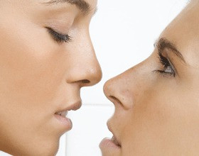 j-embrasse-une-fille-mais-des-excuses