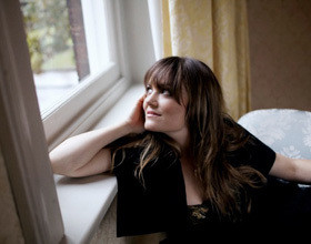 julia-stone