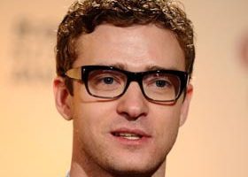 Justin Timberlake, homme d'affaires à lunettes - %%sitename%%