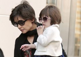 Suri Cruise : un budget mensuel de 25 000 dollars pour sa garde-robe !