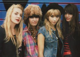 Séance d'essayage avec les Plastiscines !