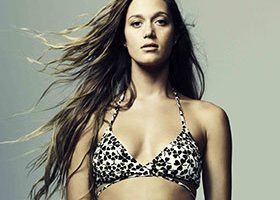 En voyage avec... les maillots de bain DVF x Roxy !