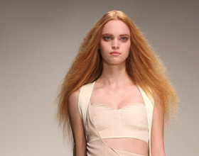 mousse-volume-cheveux