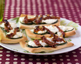 pizzettes-courgette-chevre-tomate-confite