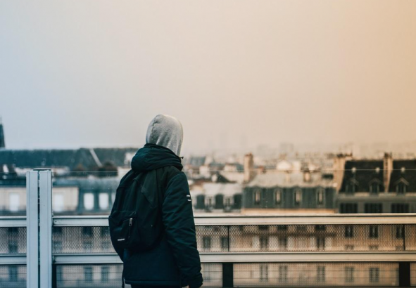 quelles-idees-look-pour-porter-parka-homme-avec-style