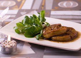 Escalope de foie gras poêlée au miel et vinaigre balsamique