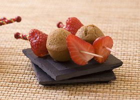 Mini brochettes de fraise et pain d'épices