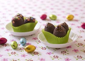 Comment faire... des oeufs de Pâques fourrés au chocolat ?
