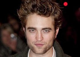 Robert Pattinson, cousin de Dracula - %%sitename%%