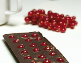 tablette-de-chocolat-aux-groseilles