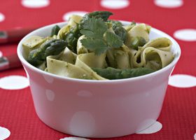 Tagliatelles au pesto et pointes d'asperges - %%sitename%%