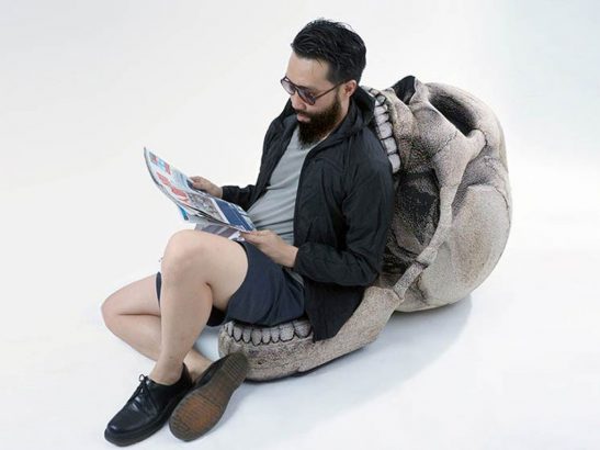 un-pouf-forme-crane-geant