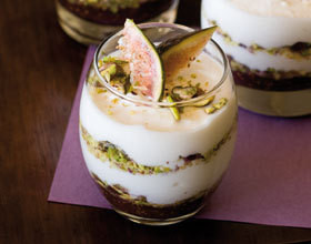 verrines-de-mousse-de-chevre-aux-figues-fraiches-et-aux-pistaches