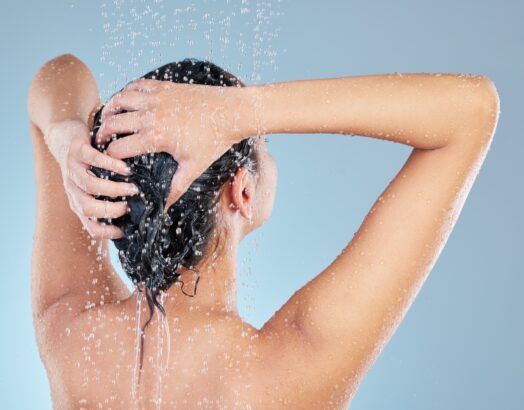 fréquence laver cheveux douche