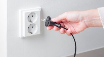 Les prises électriques traditionnelles c'est fini : voici le nouveau type qui révolutionne votre intérieur (sans travaux)