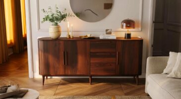 Ce buffet 4 portes effet bois à 239 € chez Conforama, valable jusqu'au 1er décembre, promet un salon plus chic sans effort