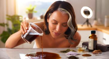 Ce remède maison pour faire disparaître les cheveux gris sans teinture fait le buzz