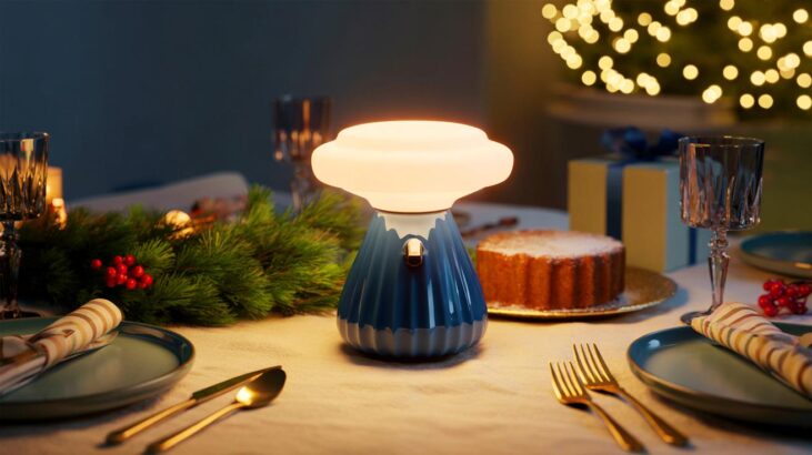 Cette petite lampe culte revient en édition limitée chez Fermob en novembre 2025 et magnifie la table de Noël