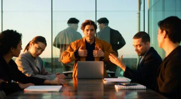 Si une personne parle beaucoup d’elle-même, voici ce que cela révèle sur son ego selon la psychologie