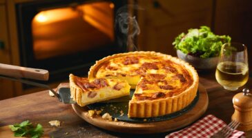 Voici la quiche lorraine minute façon bistrot de novembre 2025, un classique du soir ultra savoureux qui intrigue avant même d'ouvrir le four
