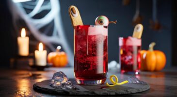 Voici le bloody fizz rouge sang, le gin fizz d'Halloween qui intrigue en octobre 2025 et promet une soirée chic et frissonnante