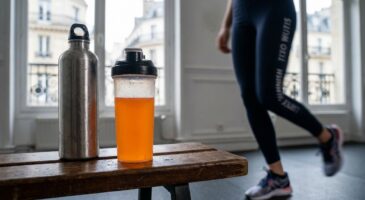 Avant, pendant, après le sport : ce mauvais choix entre eau et boissons isotoniques freine vos résultats