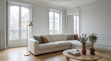 Pantone 2026 : ce blanc grisé ultra-dilué devient l'arme secrète des intérieurs haut de gamme sans qu'on le remarque