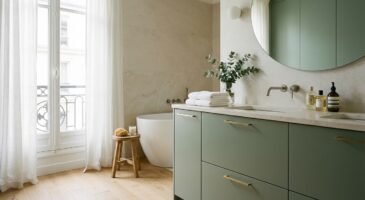 Salle de bain : vos meubles blancs sont dépassés, cette couleur apaisante s'impose en 2026